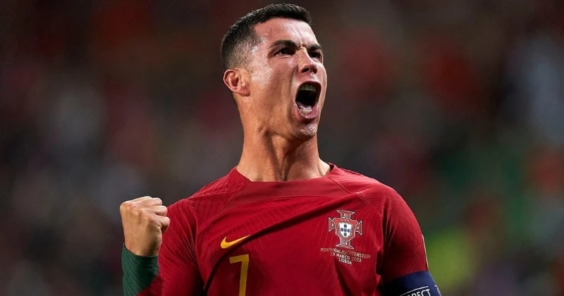 CR7 là một cầu thủ chơi cực tốt ở vị trí tấn công bên phải 